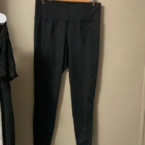 LIVI - Picture 1 of 3